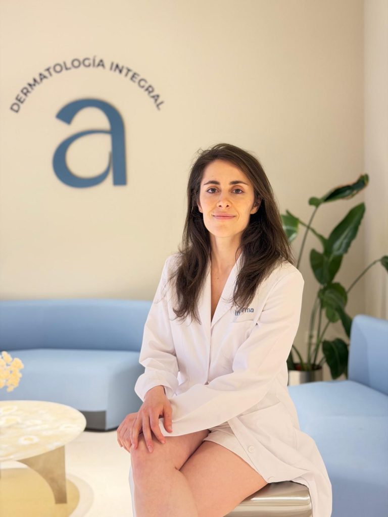 Dra. Gloria Juan Carpena es licenciada en Medicina por la Universidad de Murcia